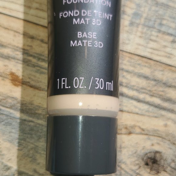 Ivory N 140 Matte 3D Foundation - Combo to Oily Skin - Timewise Mary Kay - Picture 2 of 5